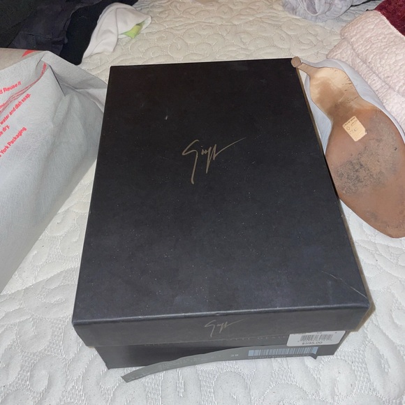 Ice grey suede - Picture 8 of 8